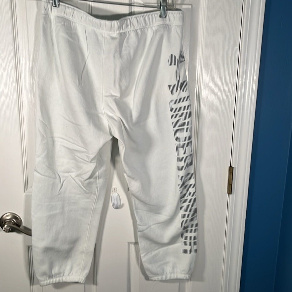 Under Armour sweatpants size xl comfortable is white and lettering is grey - Picture 2 of 2